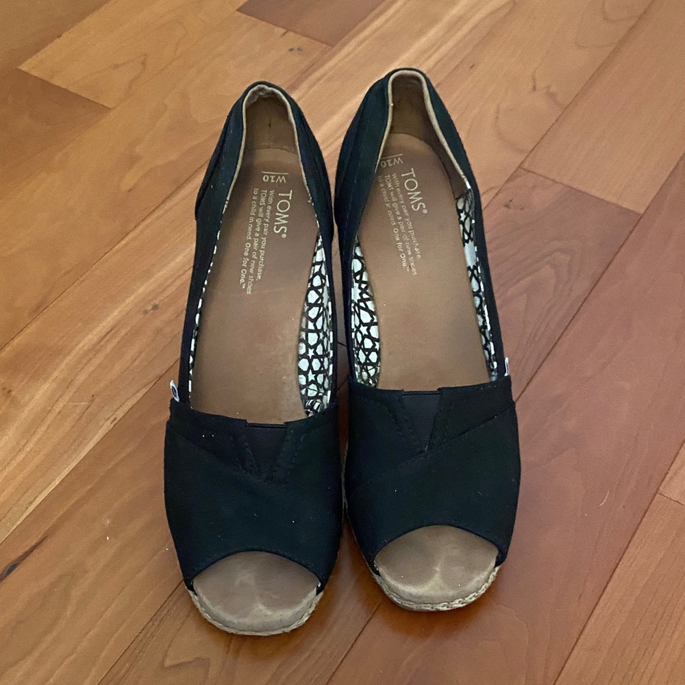 TOMS Women's Black Espadrille Peep Toe Shoes